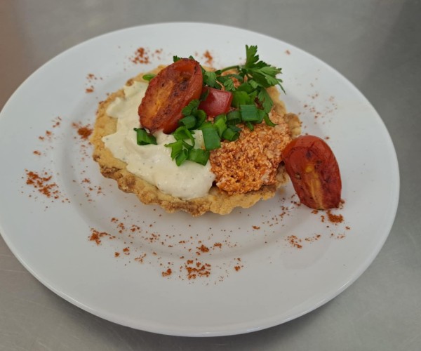 tarteletka z pastą paprykową  i ziołową